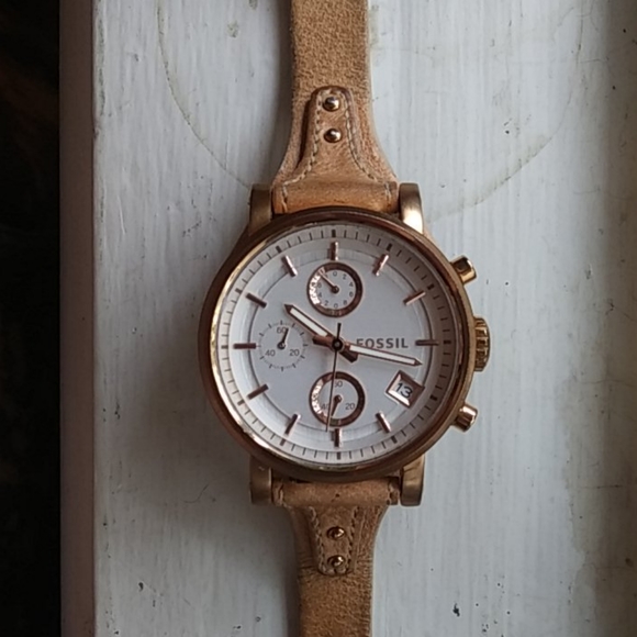Women's Fossil Military-Style Rosegold Watch - Picture 4 of 4